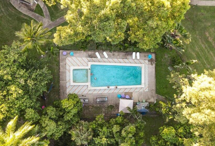Дом 1 Спальня, Base Airlie Beach Resort   Hostel