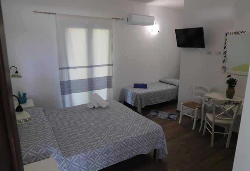 اتاق استاندارد سه نفره, Borgo Rurale Cares