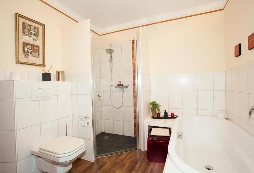 Люкс Вид на Сад, Landhaus Hof Schlenstedt