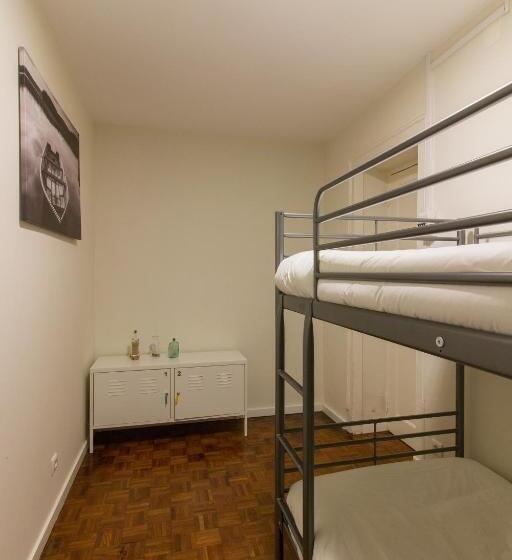 מיטה בחדר משותף, Change The World Hostels   Cascais   Estoril