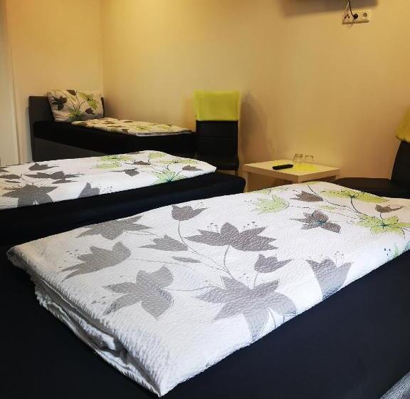 اتاق استاندارد سه نفره, Pension Forstfeld Kassel