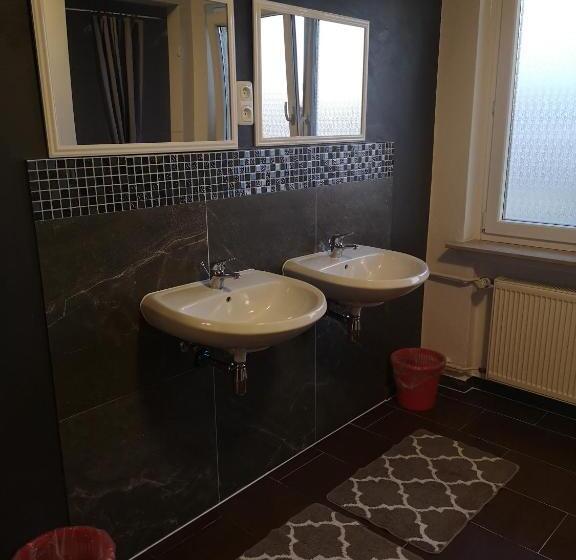 اتاق کلاسیک چهارنفره, Pension Forstfeld Kassel