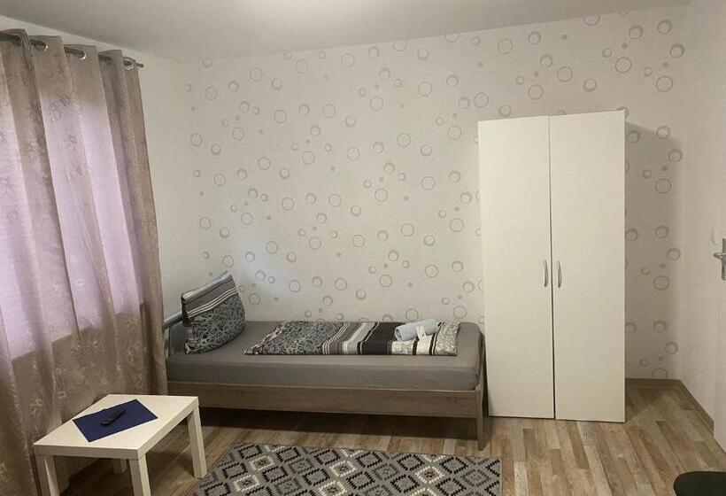 اتاق کلاسیک چهارنفره, Pension Forstfeld Kassel