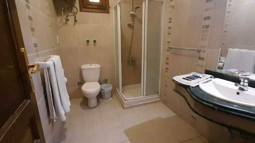 Quarto Triplo Estandar, Oricana