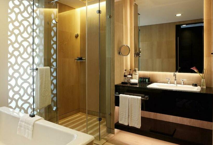 Номер Клуб Кровать Кинг, Sofitel Abu Dhabi Corniche