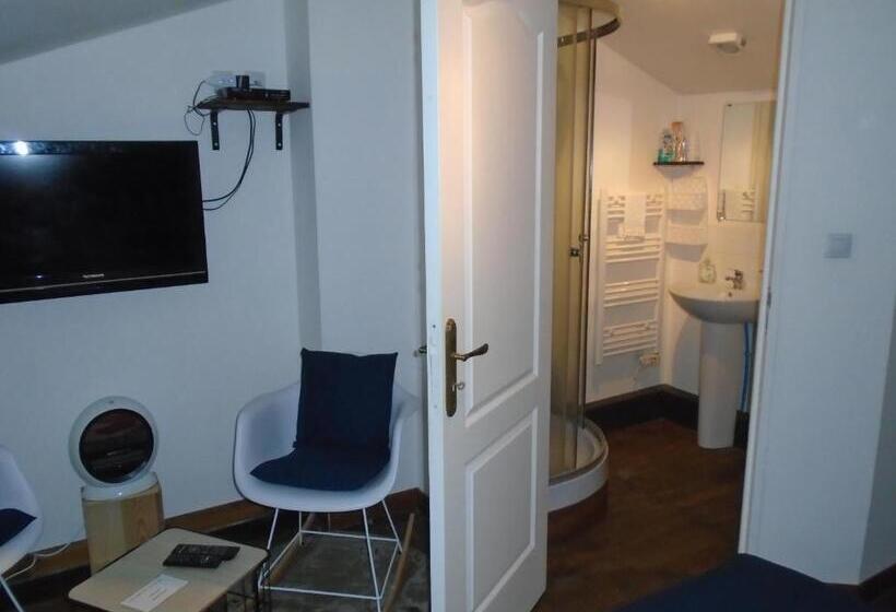 Номер Стандарт, 43 Rue Des Quarts