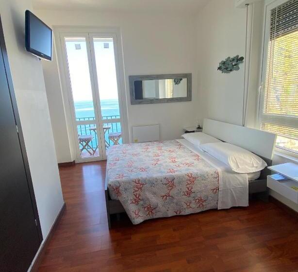 اتاق استاندارد با چشم‌انداز دریا, Sollevante Guest House