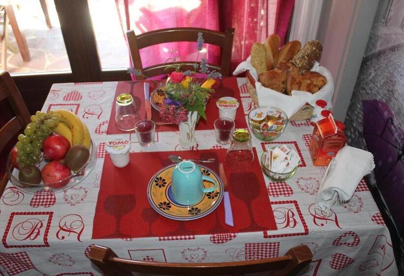 带1个卧室带花园景观的公寓, B&b Artistic House