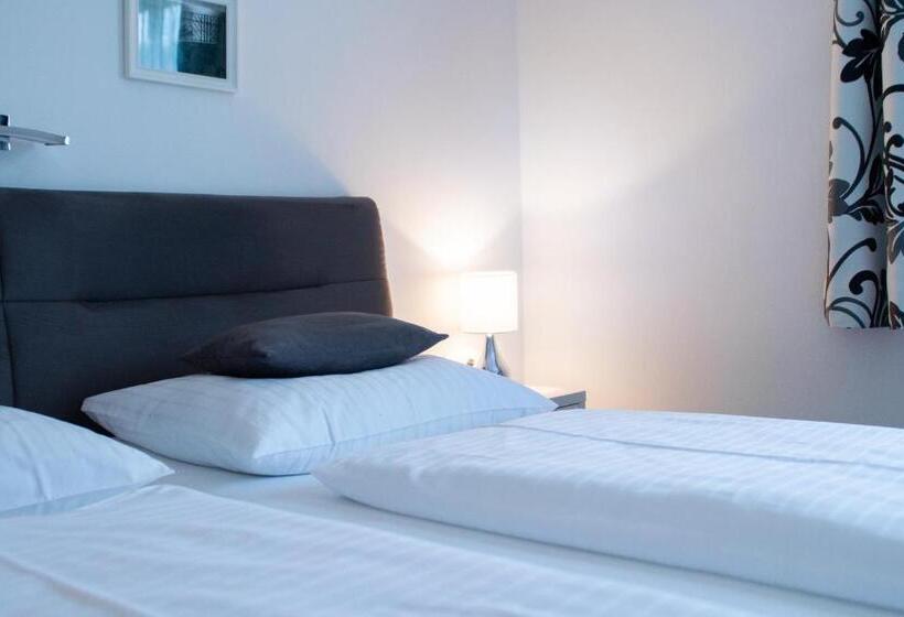 Номер Стандарт, Rooms 73   Helga Bartos