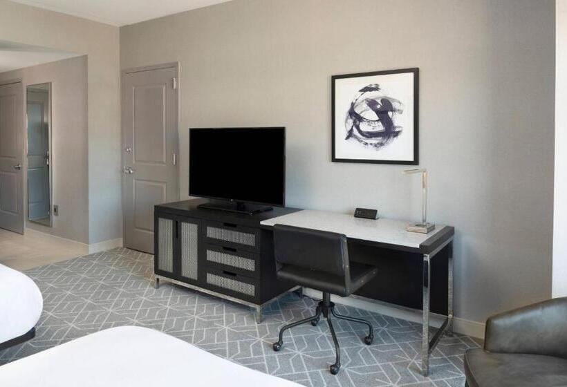 Номер Стандарт, Renaissance Boston Patriot Place