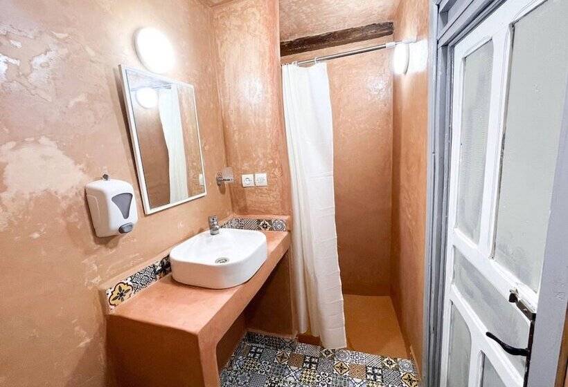 تختخواب در اتاق مشترک, Riad Verus