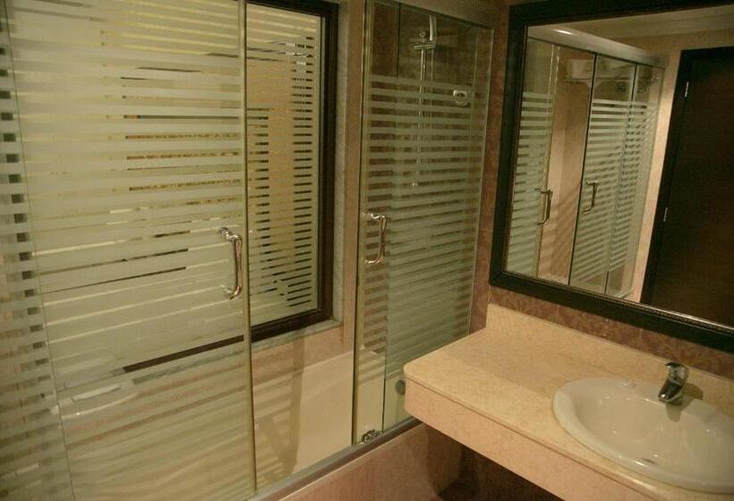اتاق لوکس, Queens Suite