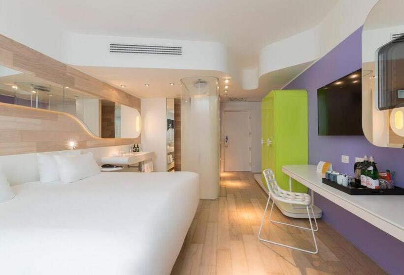 Standaardkamer met Kingsize Bed, Voco Milan Fiere, An Ihg