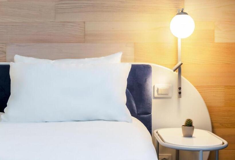 Standaard Éénpersoonskamer met Kingsize Bed, Voco Milan Fiere, An Ihg