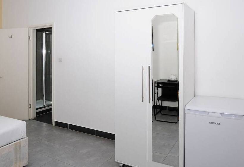 Номер Стандарт, Abercorn House   Hostel