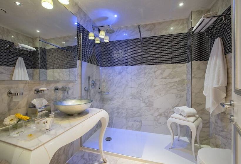 سوئیت با وان آب گرم, Carnival Palace   Venice Collection