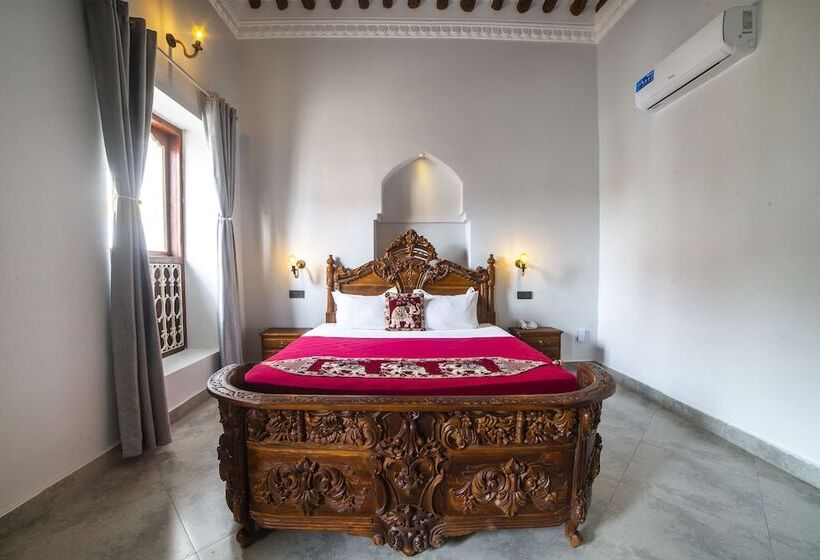 Номер Стандарт Вид на Город, Tembo House