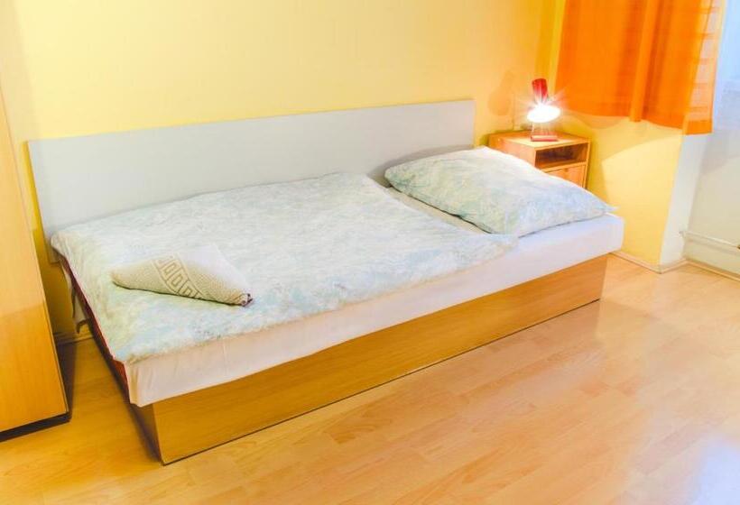 اتاق استاندارد یک تخته با سرویس بهداشتی مشترک, Hostel Dakura