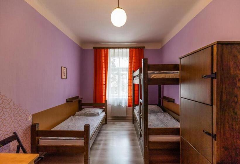 اتاق استاندارد سه تخته با سرویس بهداشتی مشترک, Hostel Dakura