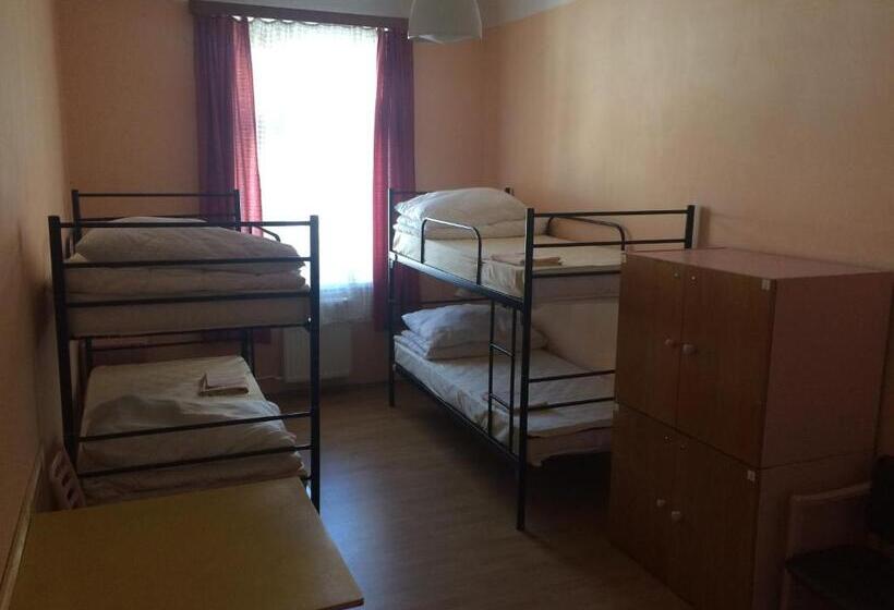 تختخواب در اتاق مشترک, Hostel Dakura