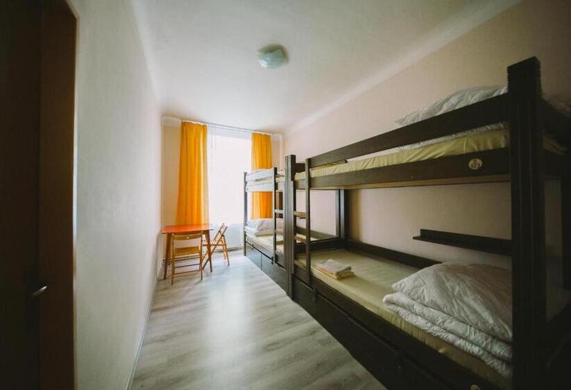 تختخواب در اتاق مشترک, Hostel Dakura