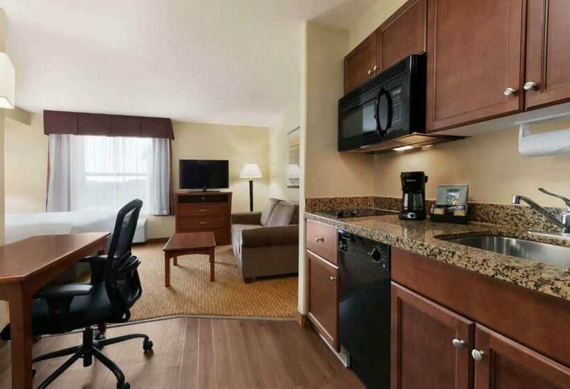 Студия Стандарт, Days Inn & Suites By Wyndham Sherwood Park Edmonton