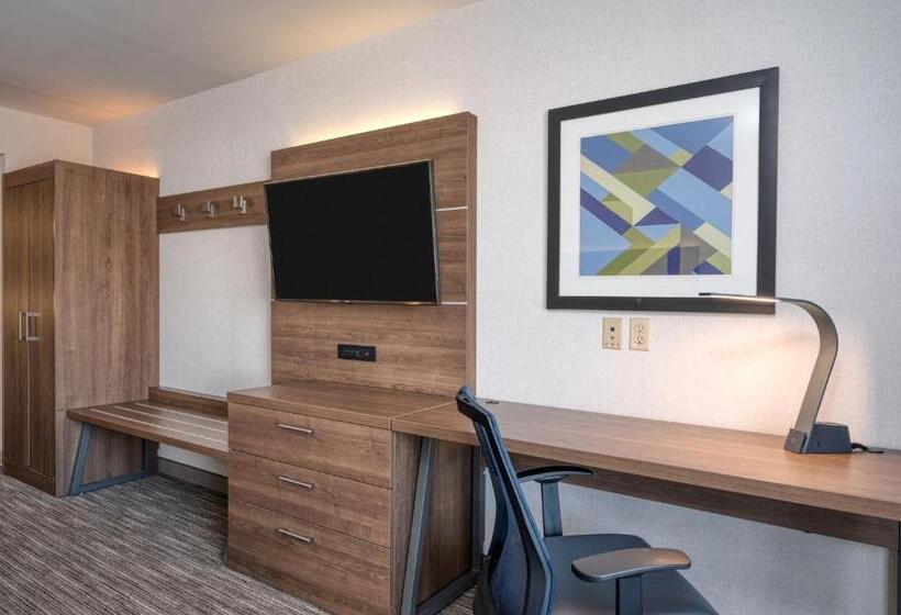 스위트, Holiday Inn Express Radcliff Fort Knox, An Ihg