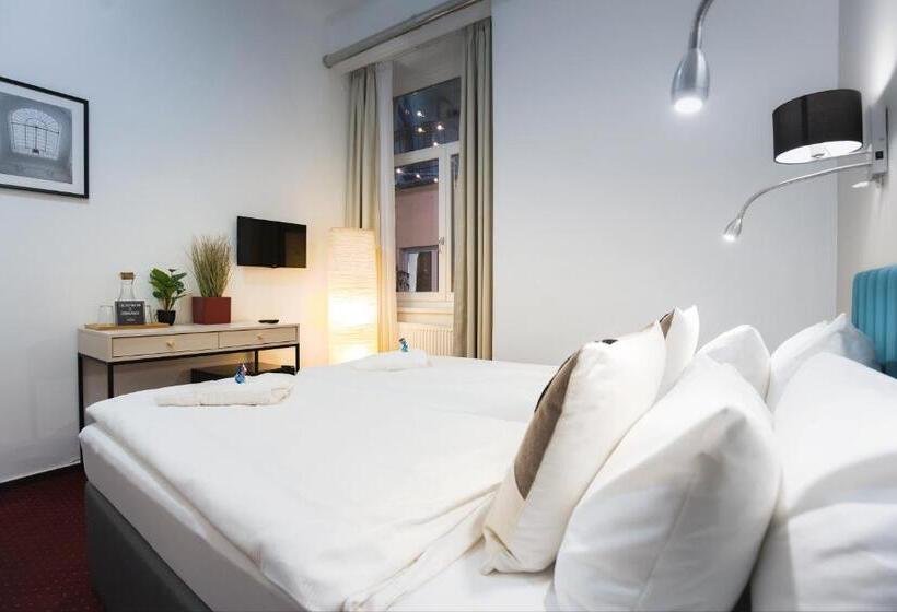 이코노미 룸, Maverick Ensuites