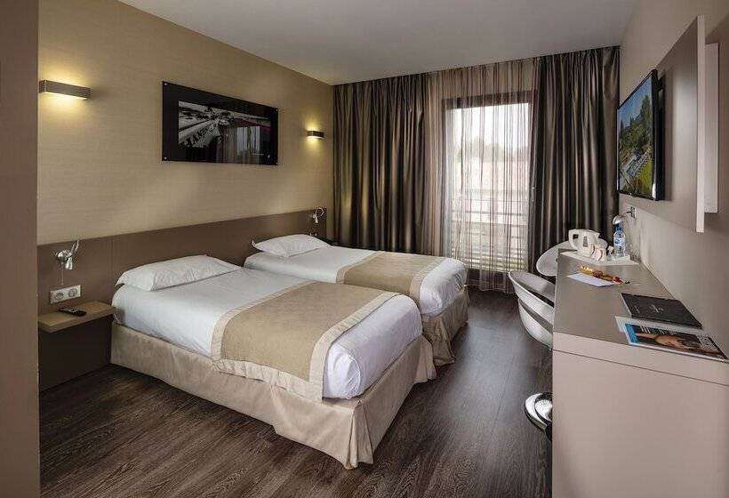Номер Стандарт, Grand Prix Hôtel & Restaurant