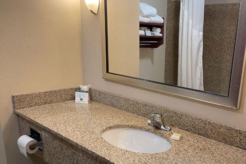 エクゼクティブスイート, Holiday Inn Express & Suites Niagara Falls, An Ihg