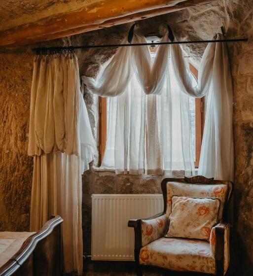 Номер Deluxe, Meleklerevi Cave