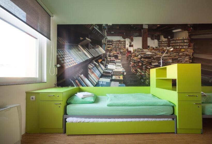 تختخواب در اتاق مشترک, Hostel Pekarna