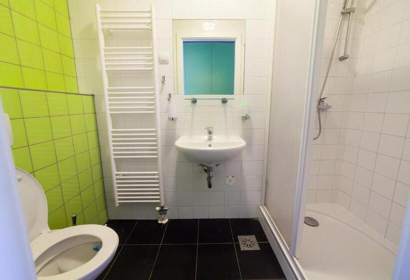 تختخواب در اتاق مشترک, Hostel Pekarna