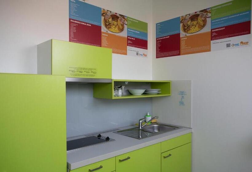 استودیوی استاندارد, Hostel Pekarna