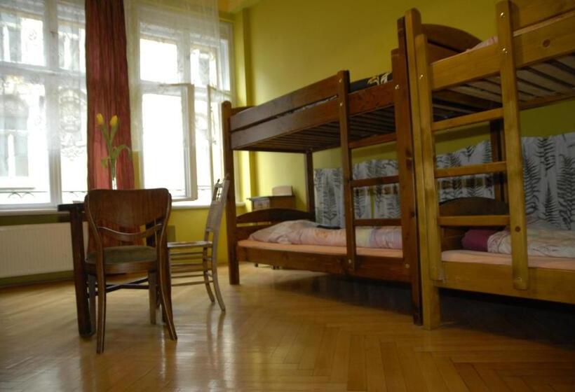 Кровать в Общей Комнате, Hostel, Pokoje Gościnne Mleczarnia   Ozonowane