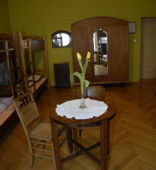 Кровать в Общей Комнате, Hostel, Pokoje Gościnne Mleczarnia   Ozonowane