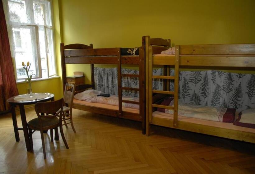 共用房间的床, Hostel, Pokoje Gościnne Mleczarnia   Ozonowane