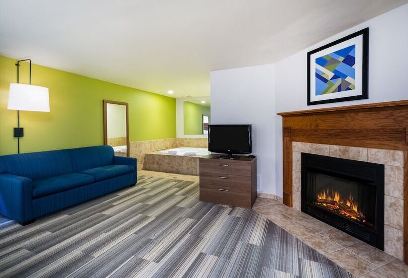 Люкс, Holiday Inn Express & Suites Rocky Mount Smith Mountain Lake, An Ihg