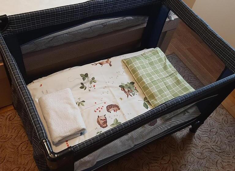 اتاق استاندارد سه تخته با سرویس بهداشتی مشترک, Guest House Diel