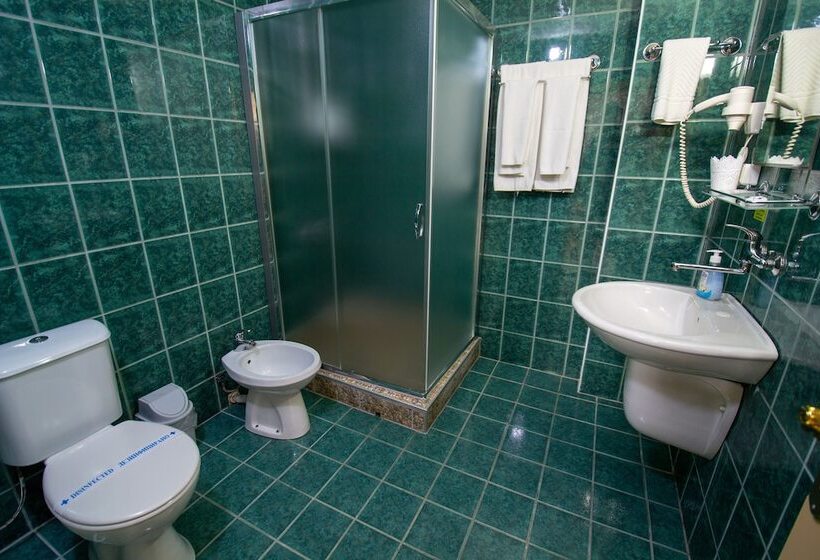 Economy Triple Room, Kristal Palas