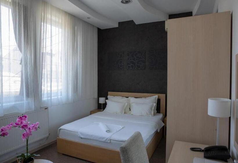 اتاق لوکس, Garni Hotel Biser