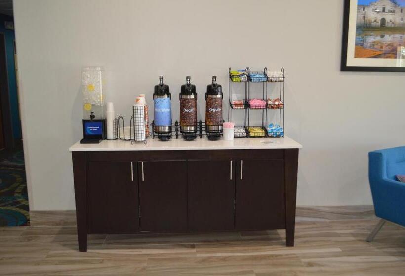 Стандартный Номер Кровать Кинг, Comfort Inn & Suites Selma Near Randolph Afb