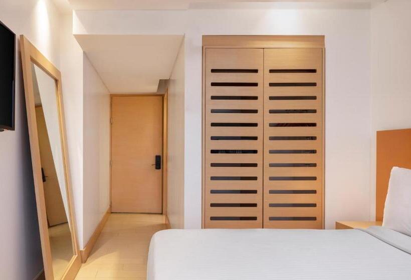 Balkonlu Standart Oda, Fairfield By Marriott Bogota Embajada