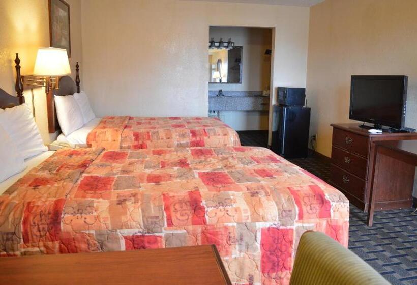 带2个双人床的标准工作室, Knights Inn Greenville