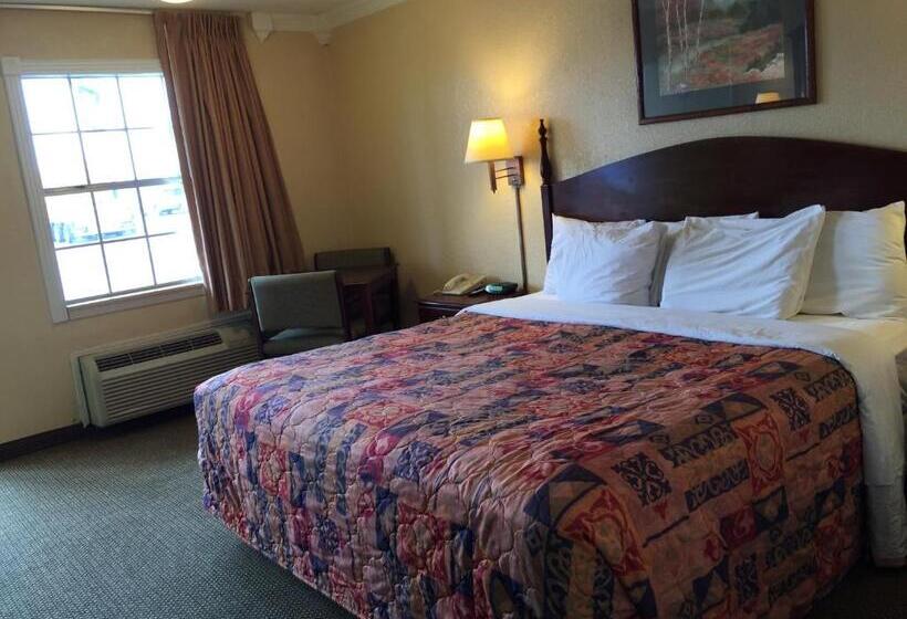 带大床的标准间, Knights Inn Greenville