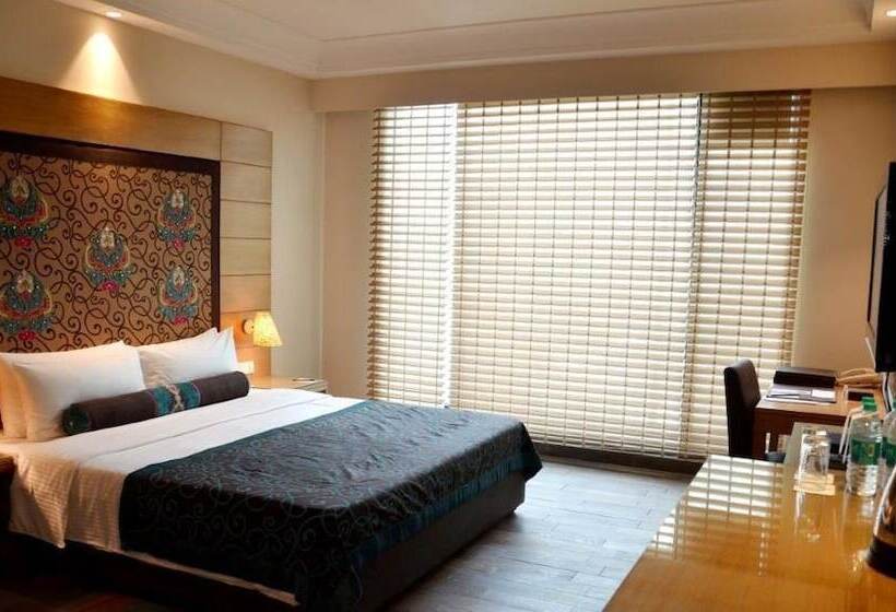 Номер Deluxe, The Lalit Jaipur