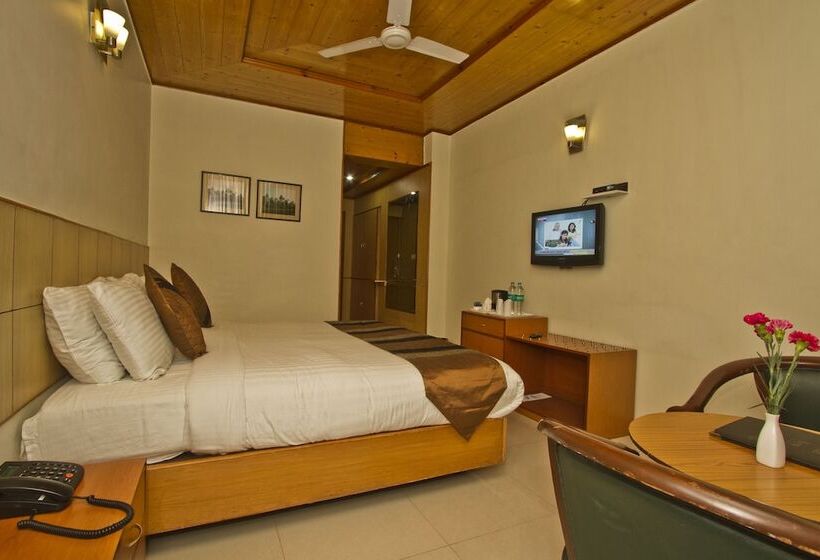 Номер Deluxe, Broadways Inn
