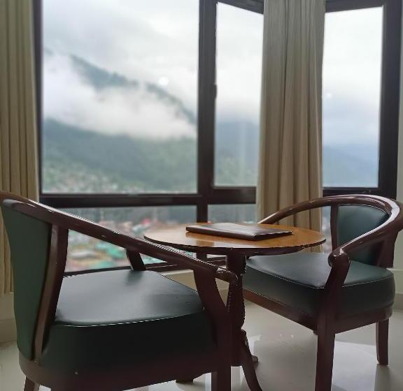 Номер Deluxe, Broadways Inn