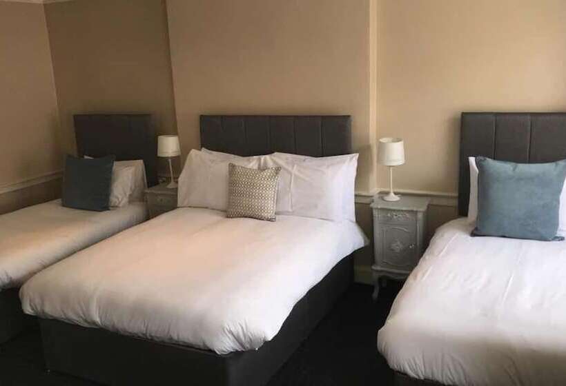 Standard Quadruple Room, Bide Collective
