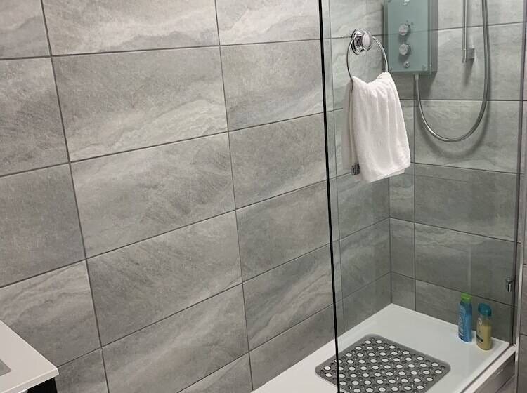 Standard Room Shared Bathroom, Bide Collective